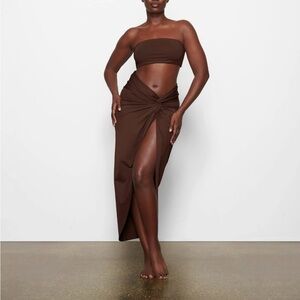 SKIMS. NEW. Elegant Brown Swim cover up  xl